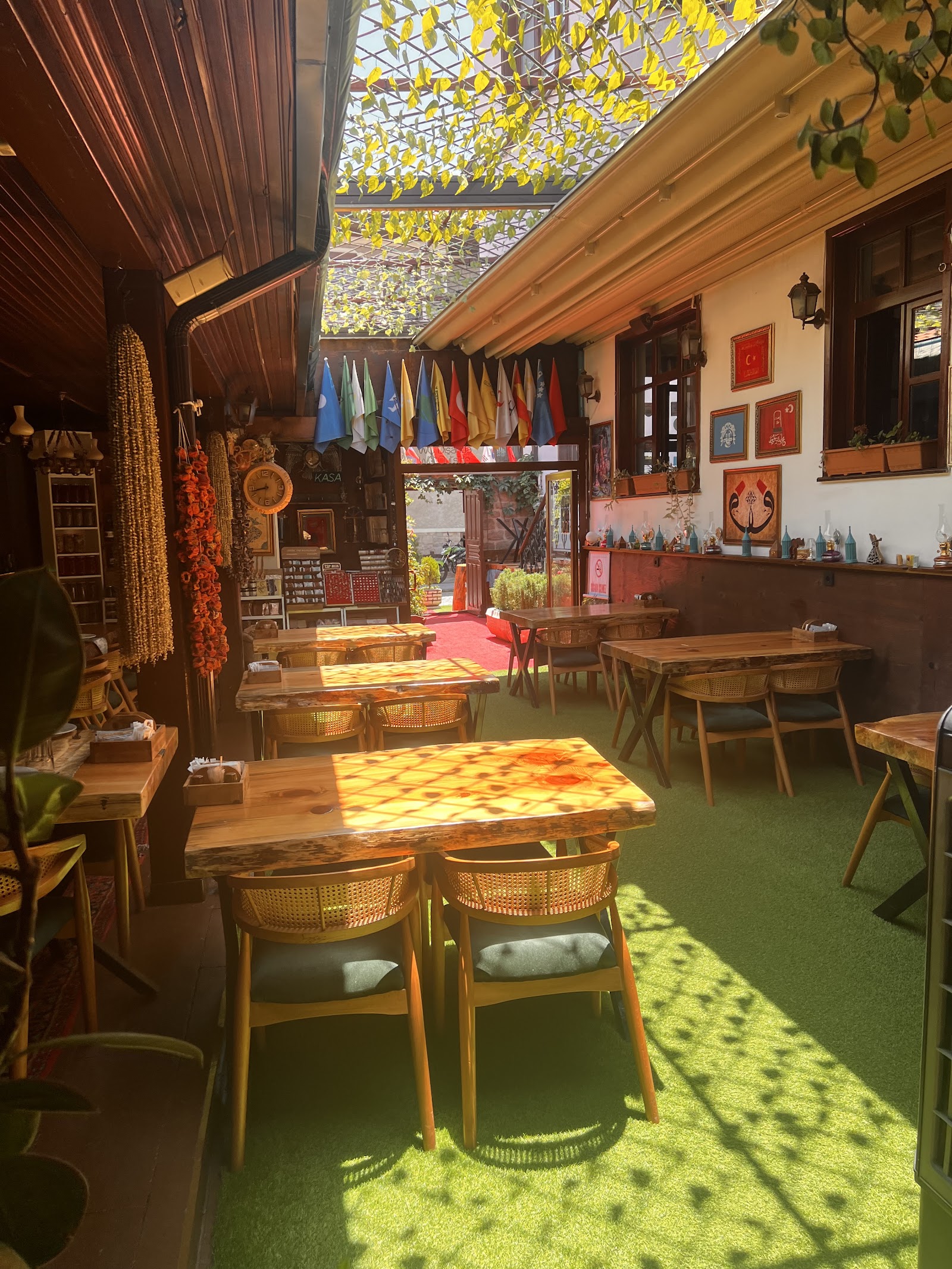 SULTAN SOMATI & THE TABLE OF SULTAN (FİNE DİNİNG RESTAURANT) mekanı
