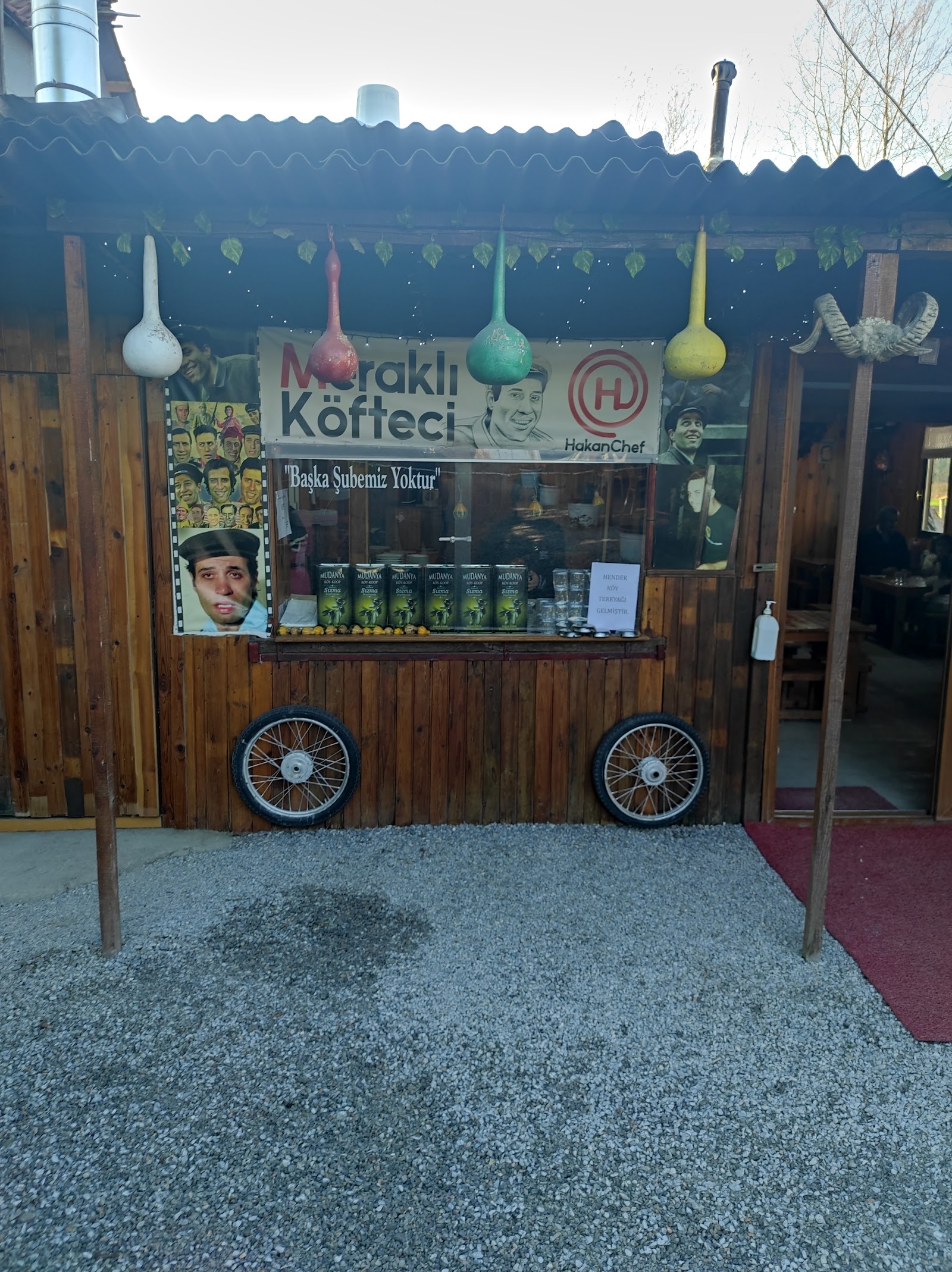 Meraklı Köfteci (Hakan Şef) mekanı