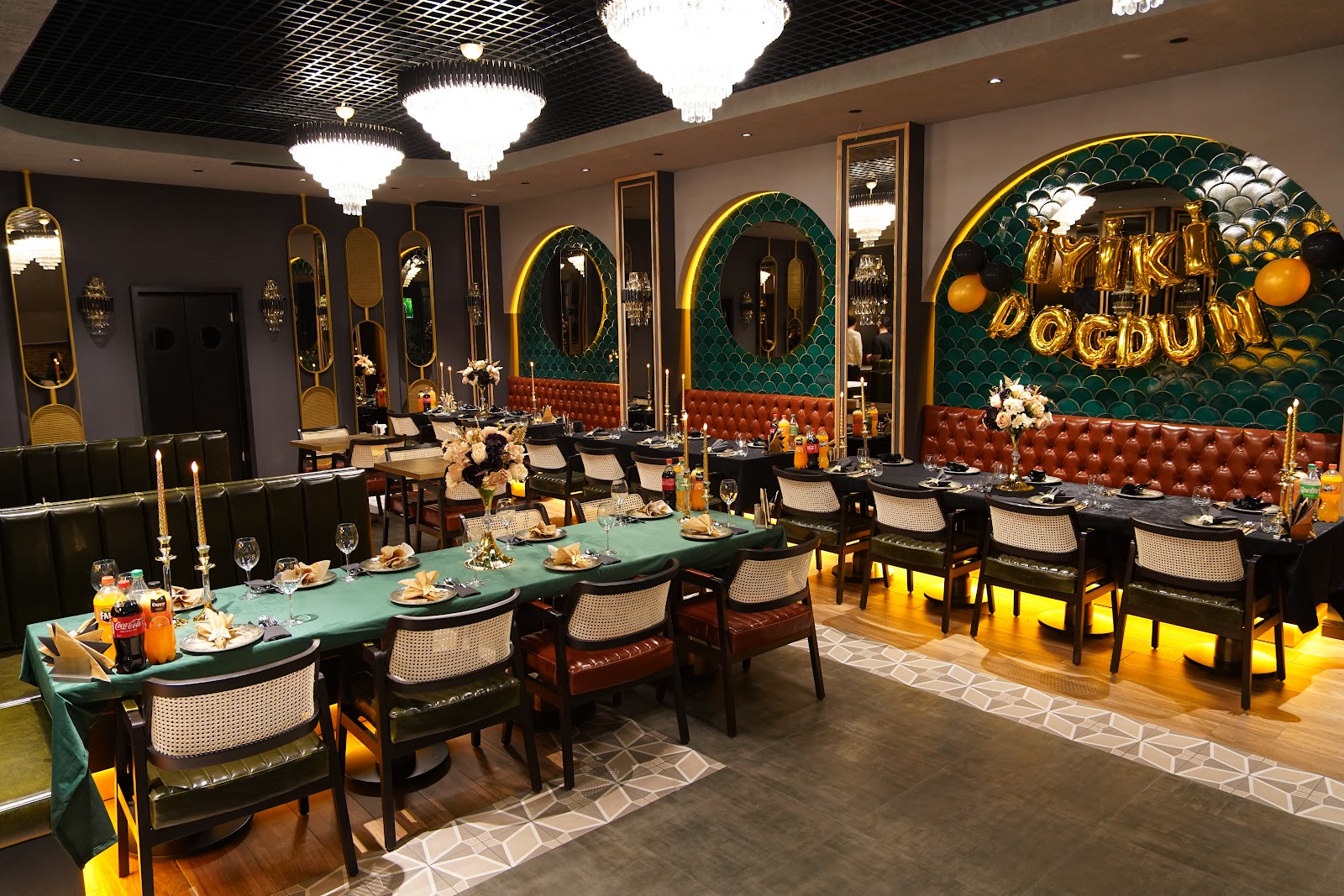 Elegante Lounge Restaurant mekanı