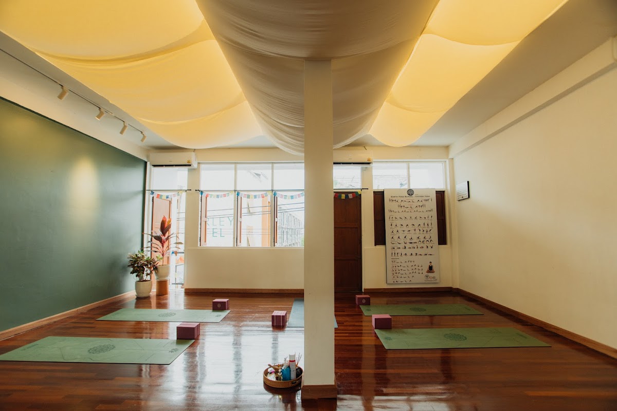 Yoga With Ping 요가 Chiangmai Healing Space — 3