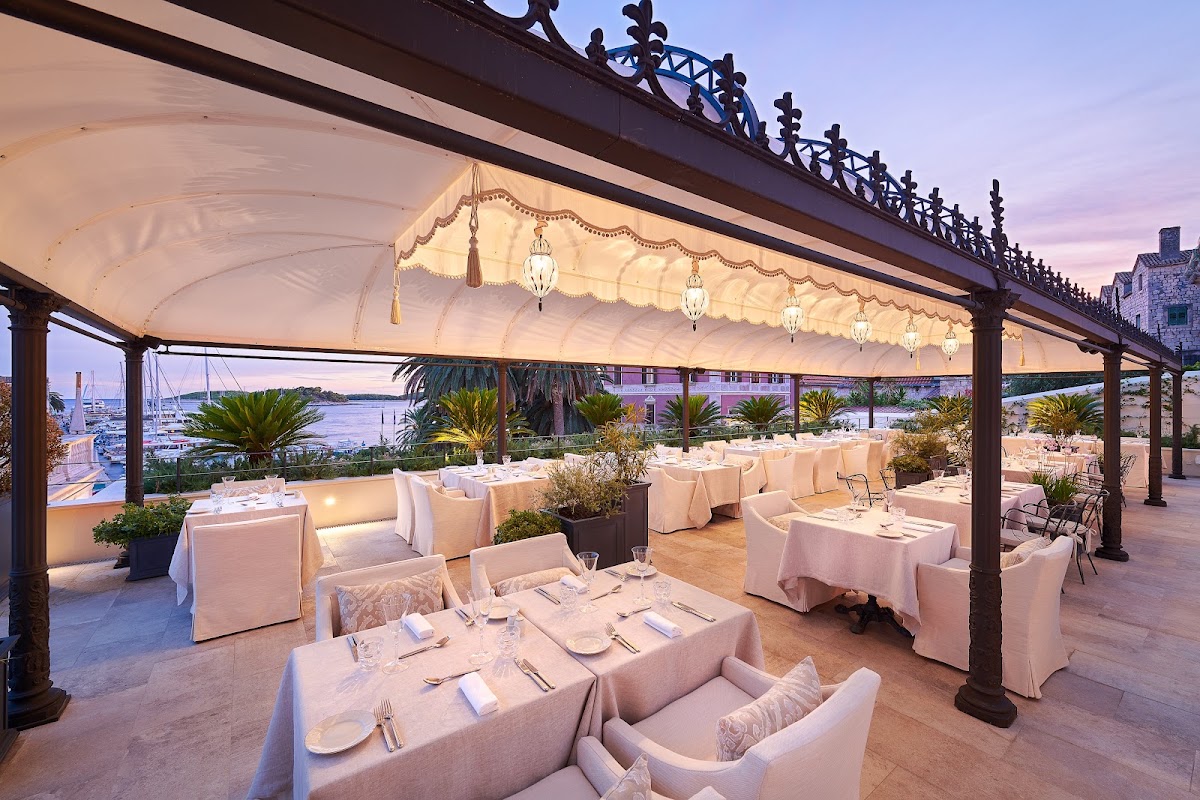 Palace Elisabeth Hvar Heritage Hotel, dog-friendly hotel in Split