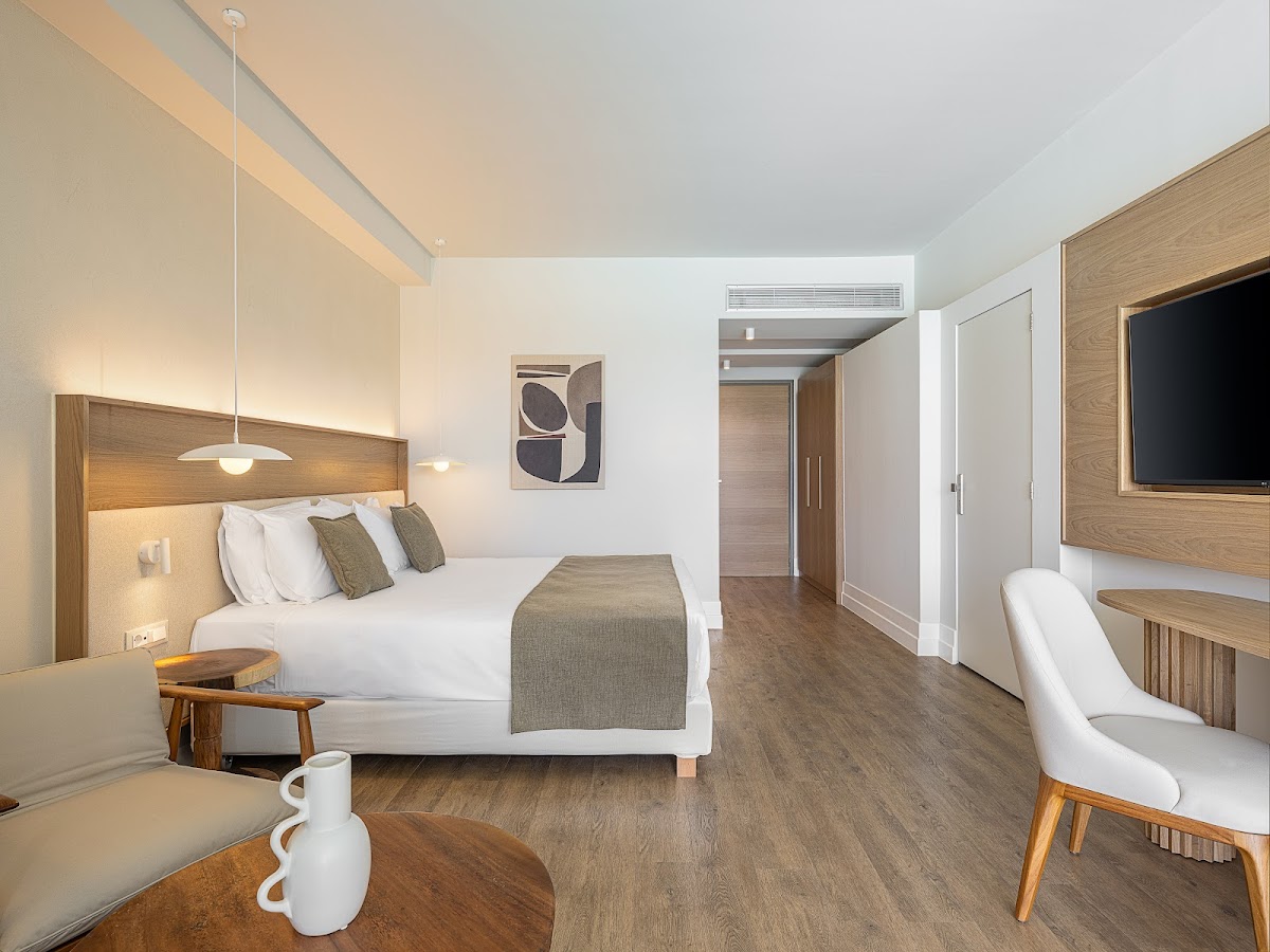 Avra Imperial Hotel — 3