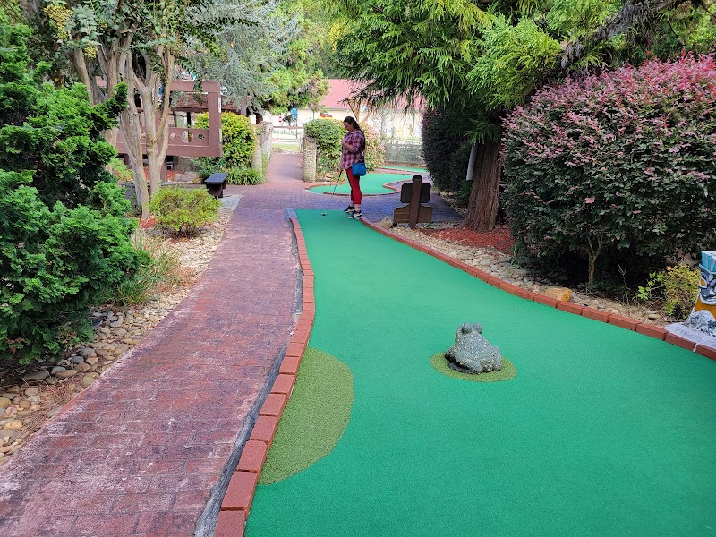 Pirates Cove Adventure Golf banner