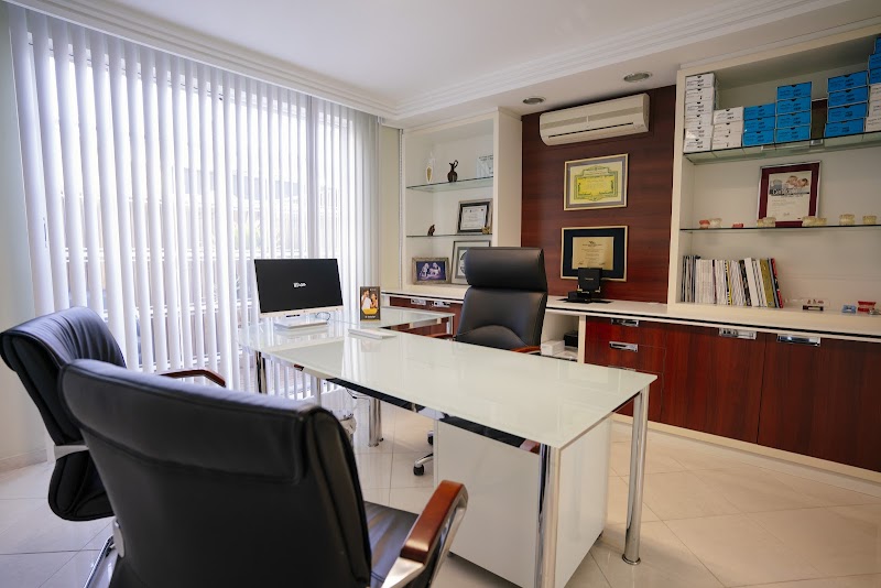 Yoshi Odontologia | Implante Dentário | Faceta Dentária | Invisalign - Curitiba, Paraná - foto 5