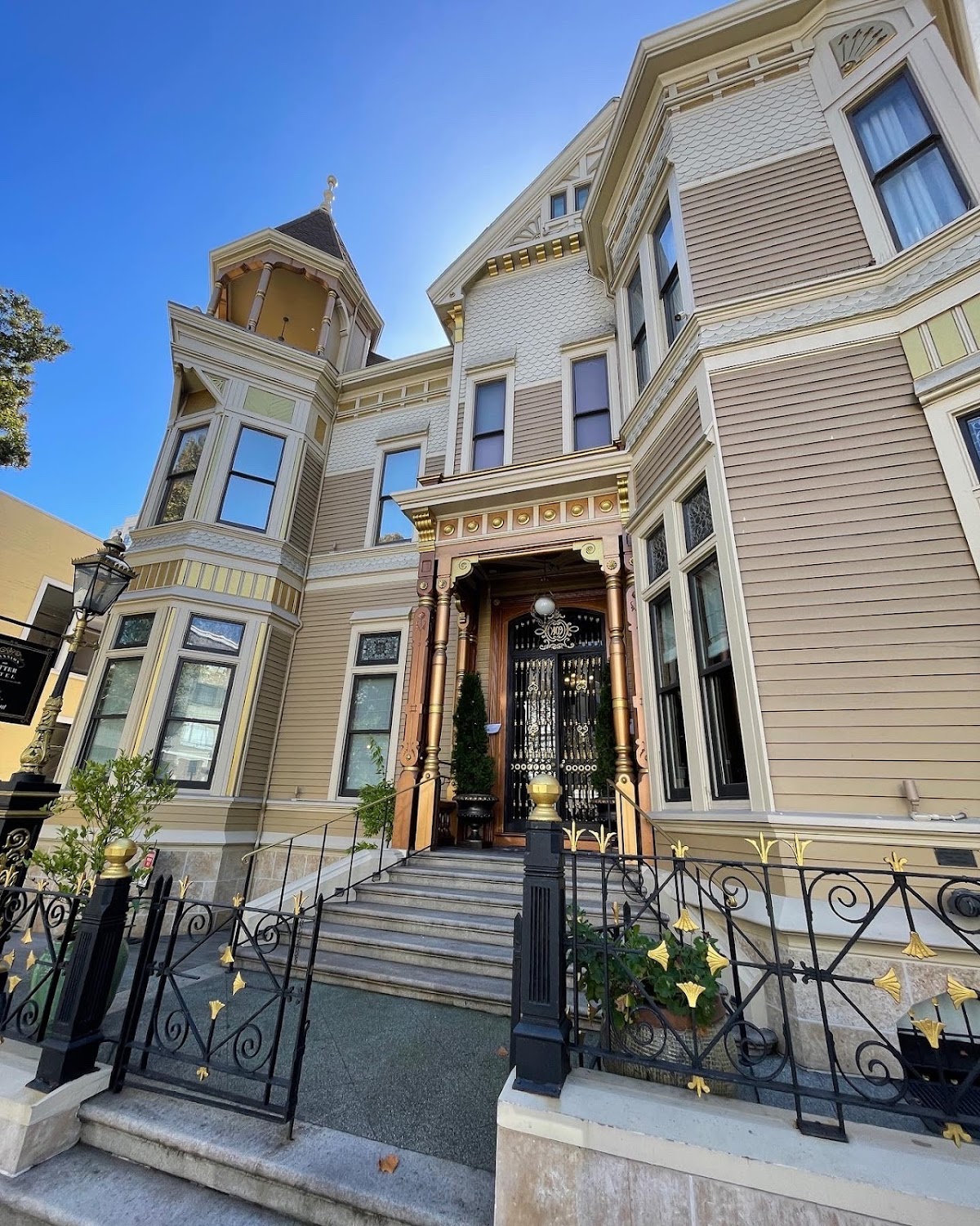 Neighbourgood Sutter Mansion: Google Places image 5