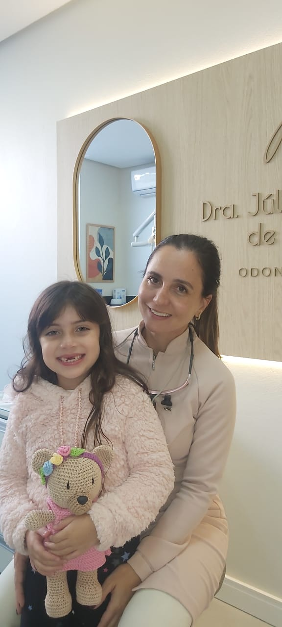 Dra Júlia Siqueira de Souza - Endodontia e Odontopediatria - foto 5