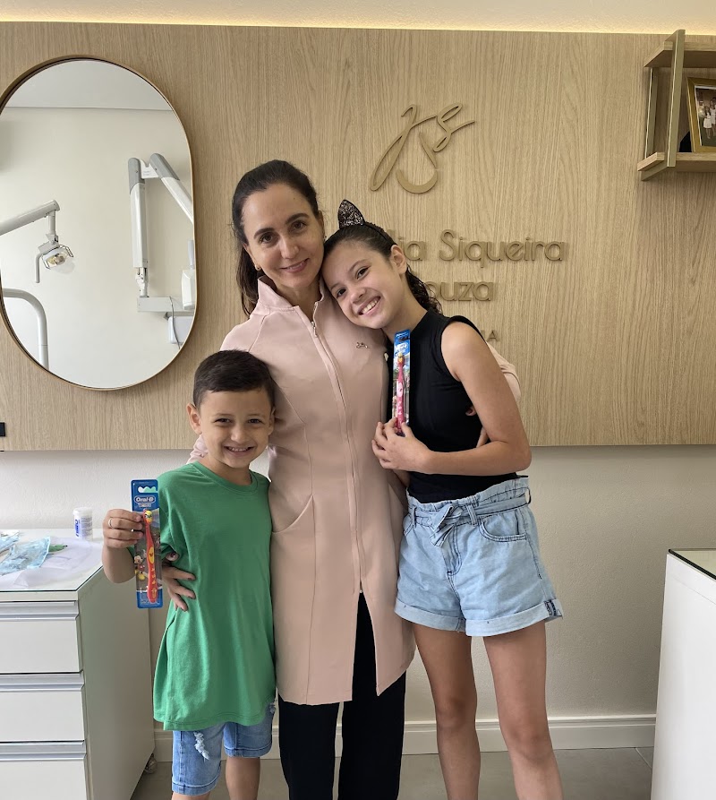 Dra Júlia Siqueira de Souza - Endodontia e Odontopediatria - foto 3