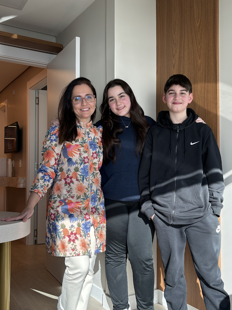 Dra Júlia Siqueira de Souza - Endodontia e Odontopediatria - foto 4