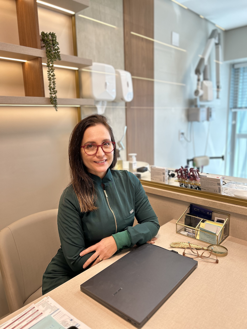 Dra Júlia Siqueira de Souza - Endodontia e Odontopediatria