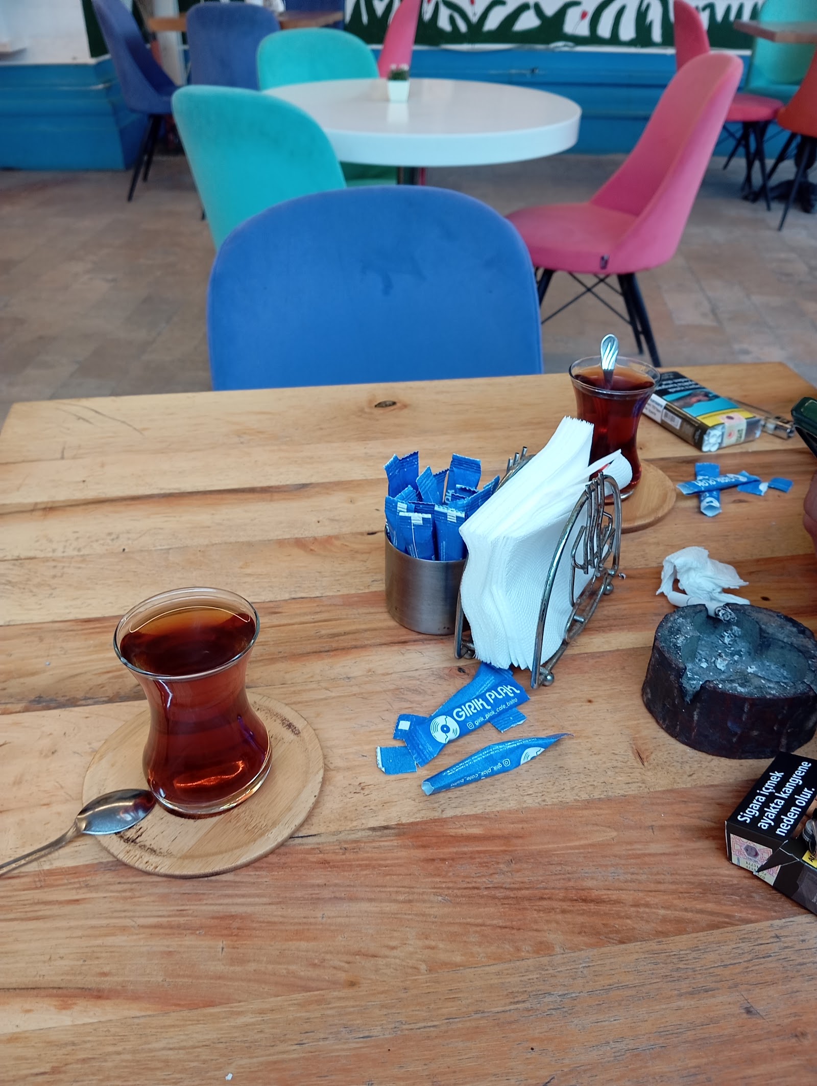 Gırık Plak Cafe Bistro mekanı