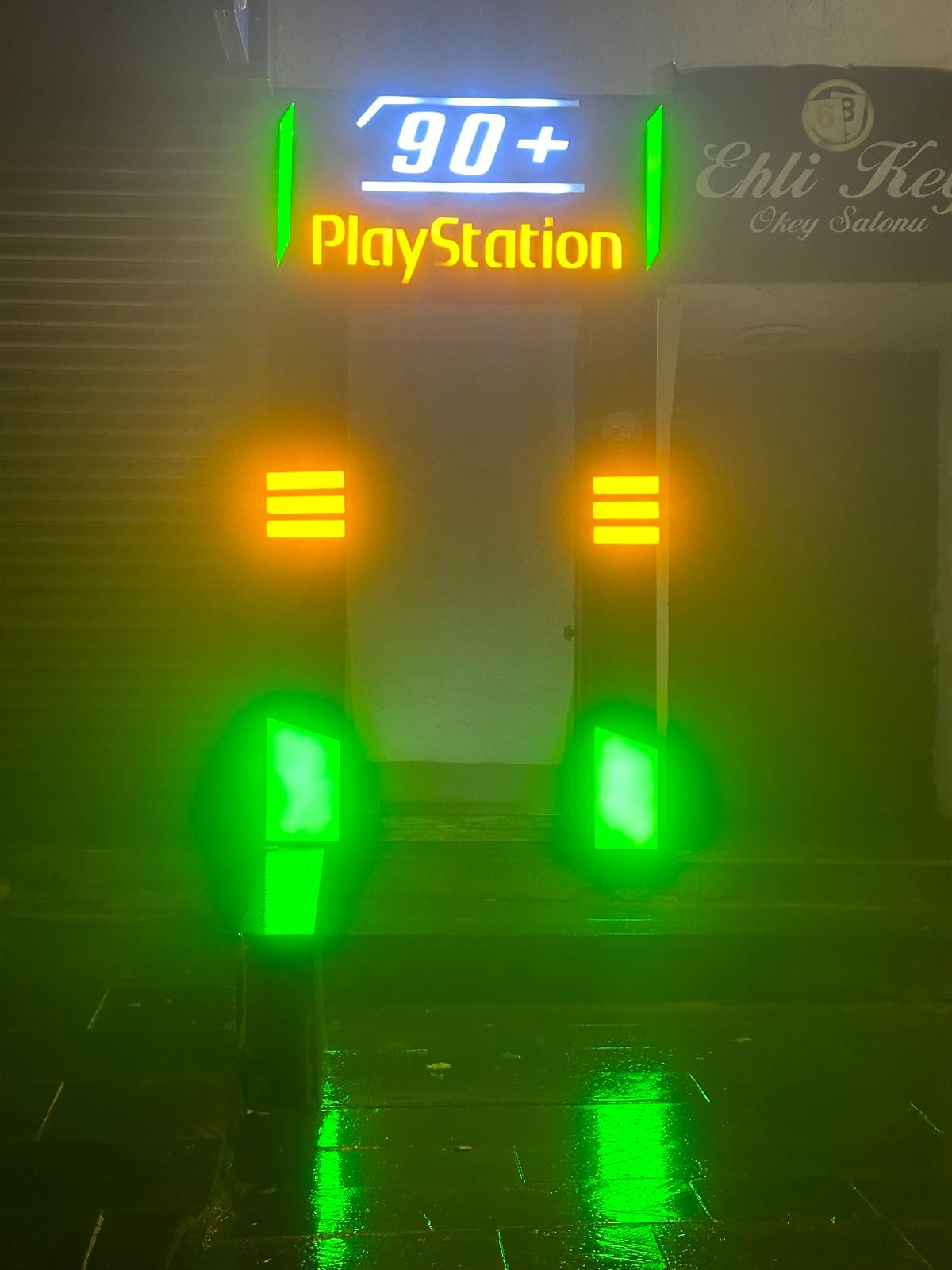 90+ PlayStation Salonu mekanı