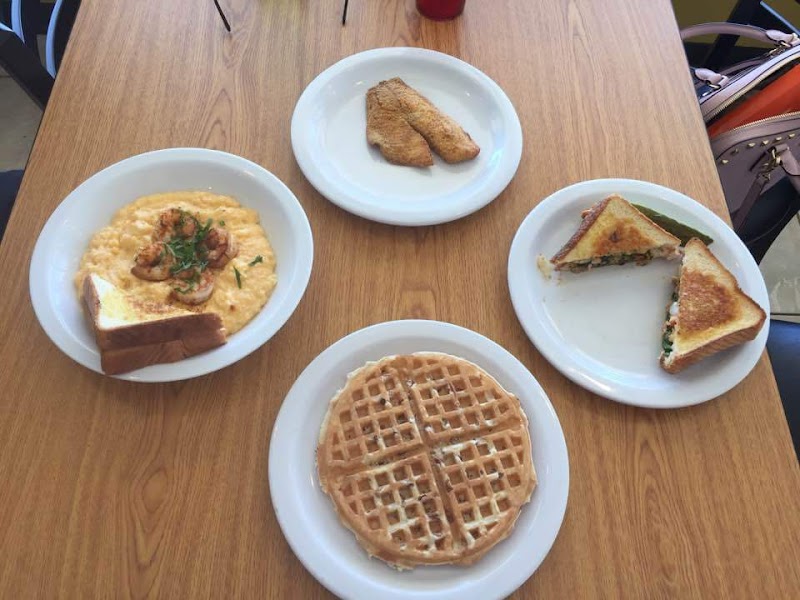 Huskers Cafe (Stone Mountain) photo 2