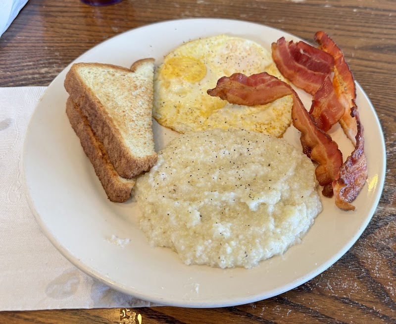 Huskers Cafe (Stone Mountain) photo 4