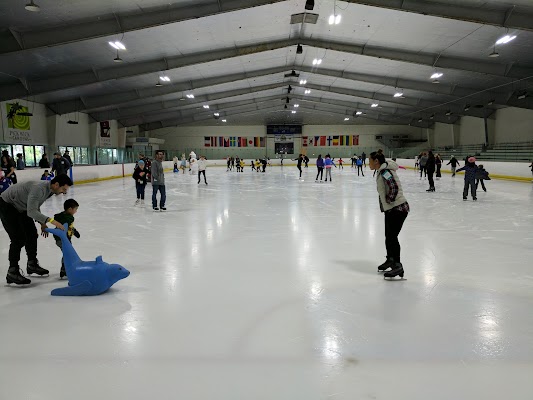 LA Kings Ice at Pickwick Gardens