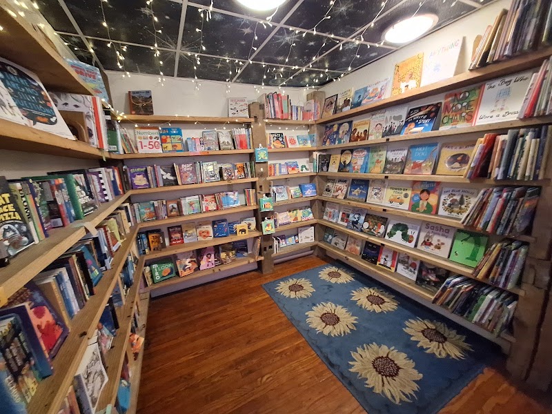 Roebling Books & Coffee - Covington photo 3