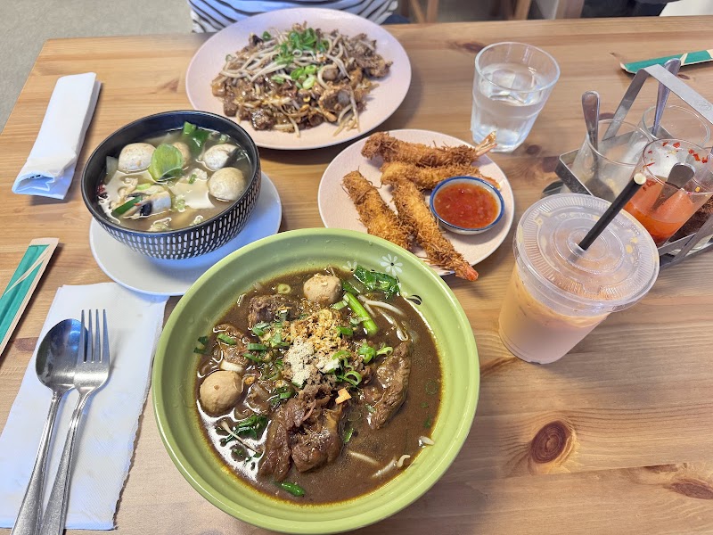 Smiling Thai photo 3