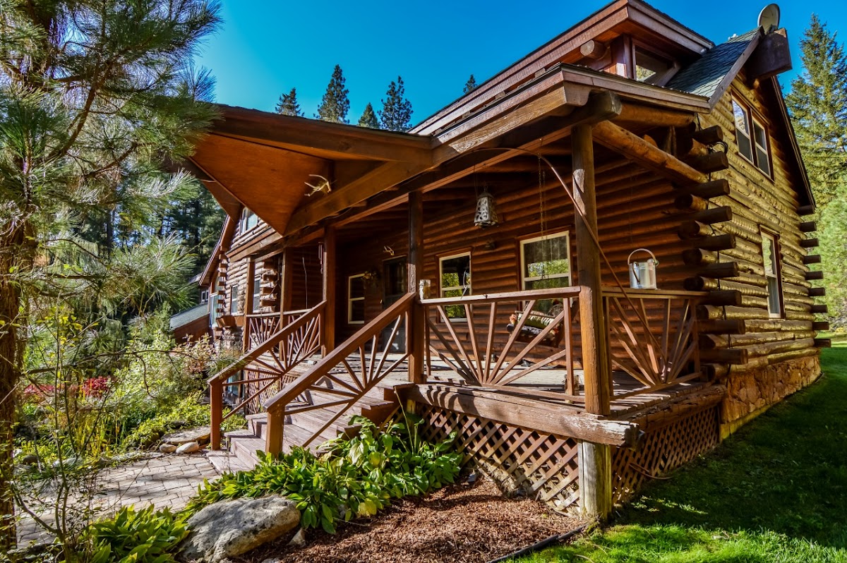 Flowing Springs Ranch / Outfitters