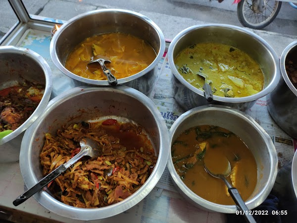 ป้าเล็ก ข้าวแกง - Photo 1