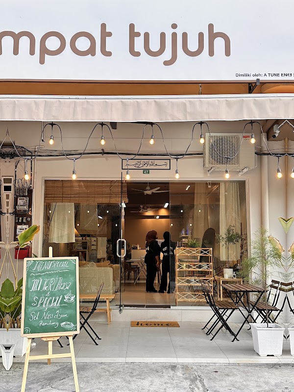 Cafe empat tujuh - Photo 1