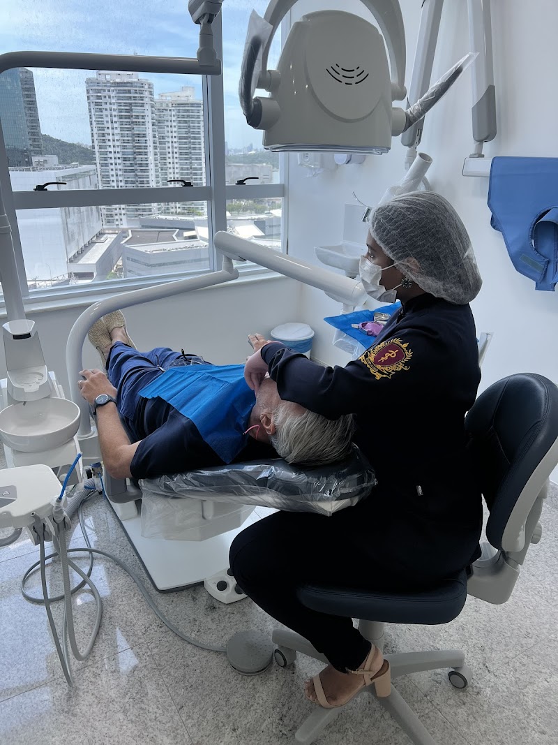 Dra. Hestefany Farias – Limpeza e Clareamento Dental em Vitória ES