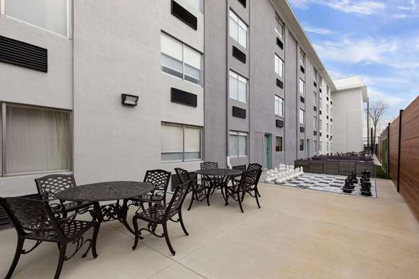 WYNDHAM GARDEN LOUISVILLE EAST exterior