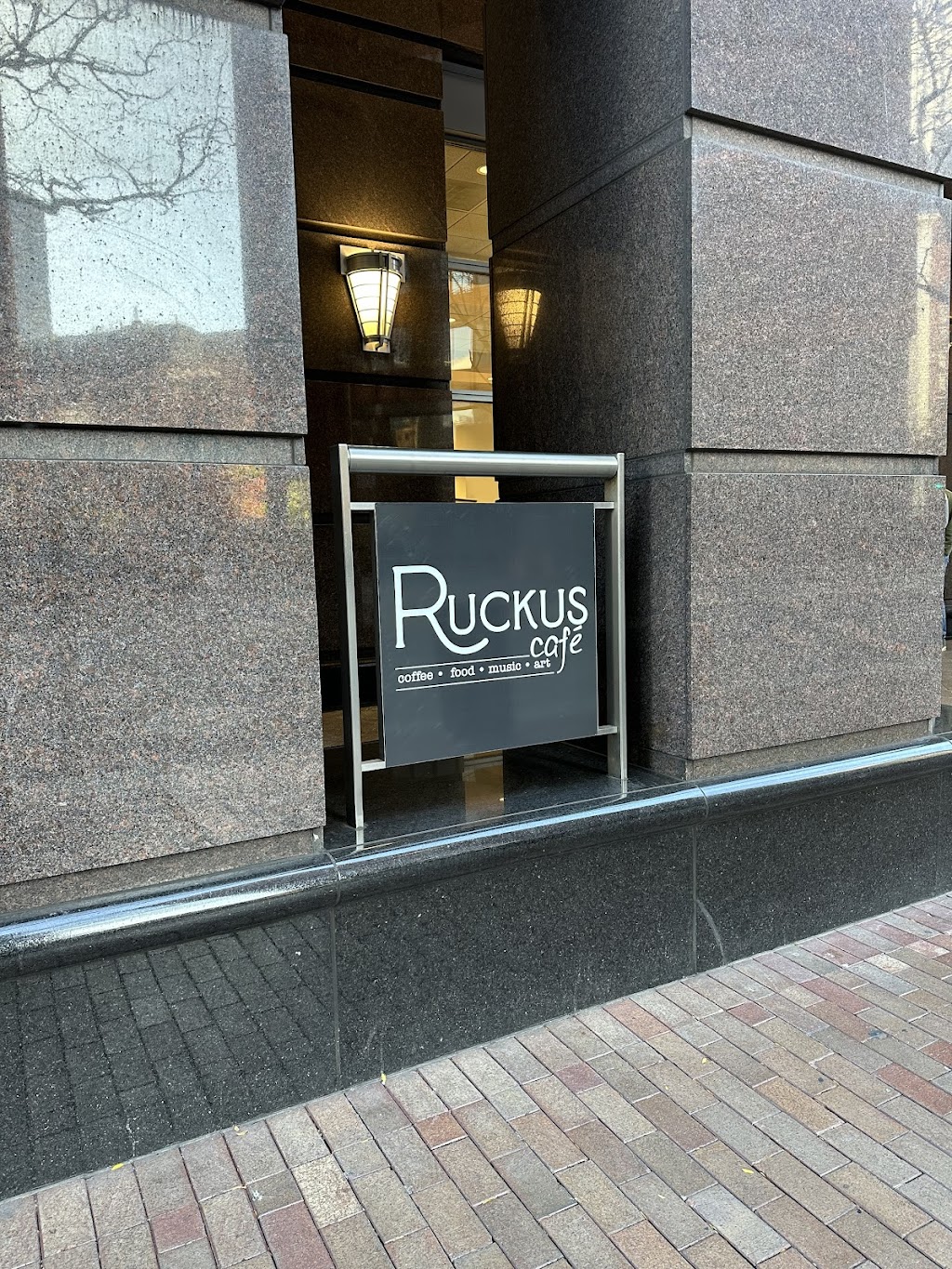 Ruckus Cafe