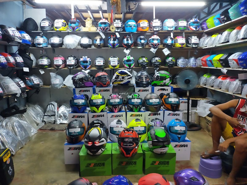 joric's motobox/helmets and accessories
