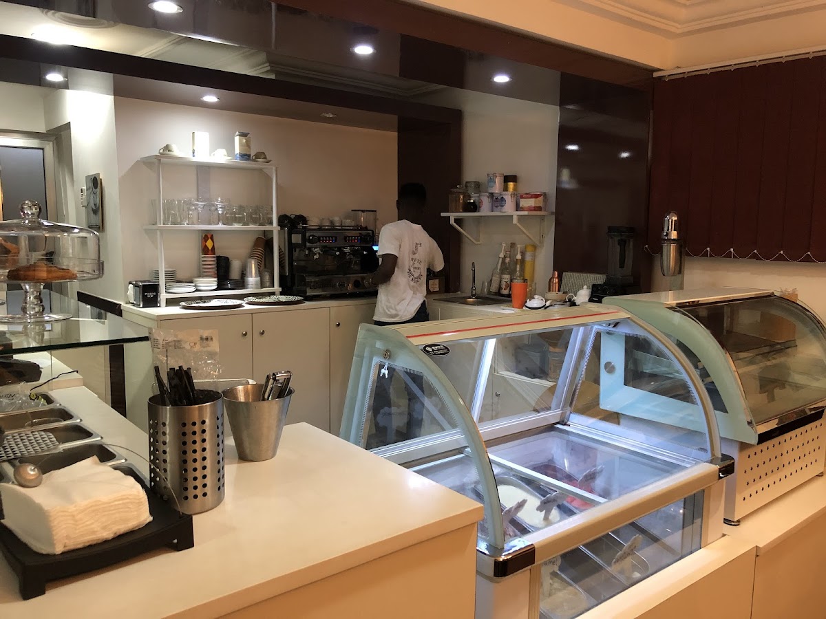 J's Coffee & Creamery Cafe