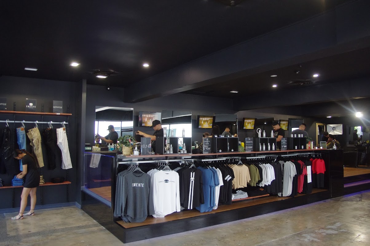 Ro-yal Kingsman photo 1