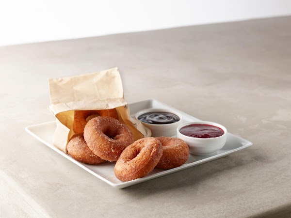 Photo by Smokey Bones Bowling Green