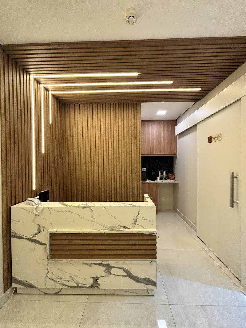 Dra. Patrícia Vital | Dentista (Endodontia - Canal) - foto 1