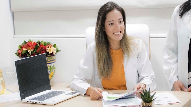Dra. Camila Laranja