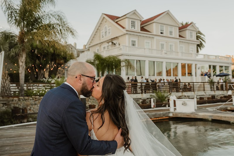 The Lighthouse at Glen Cove Marina