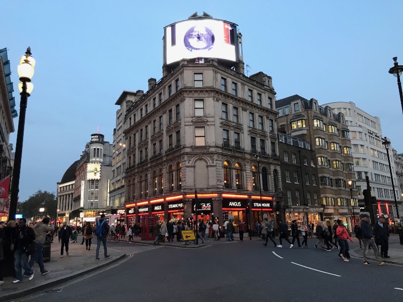 Piccadilly Circus