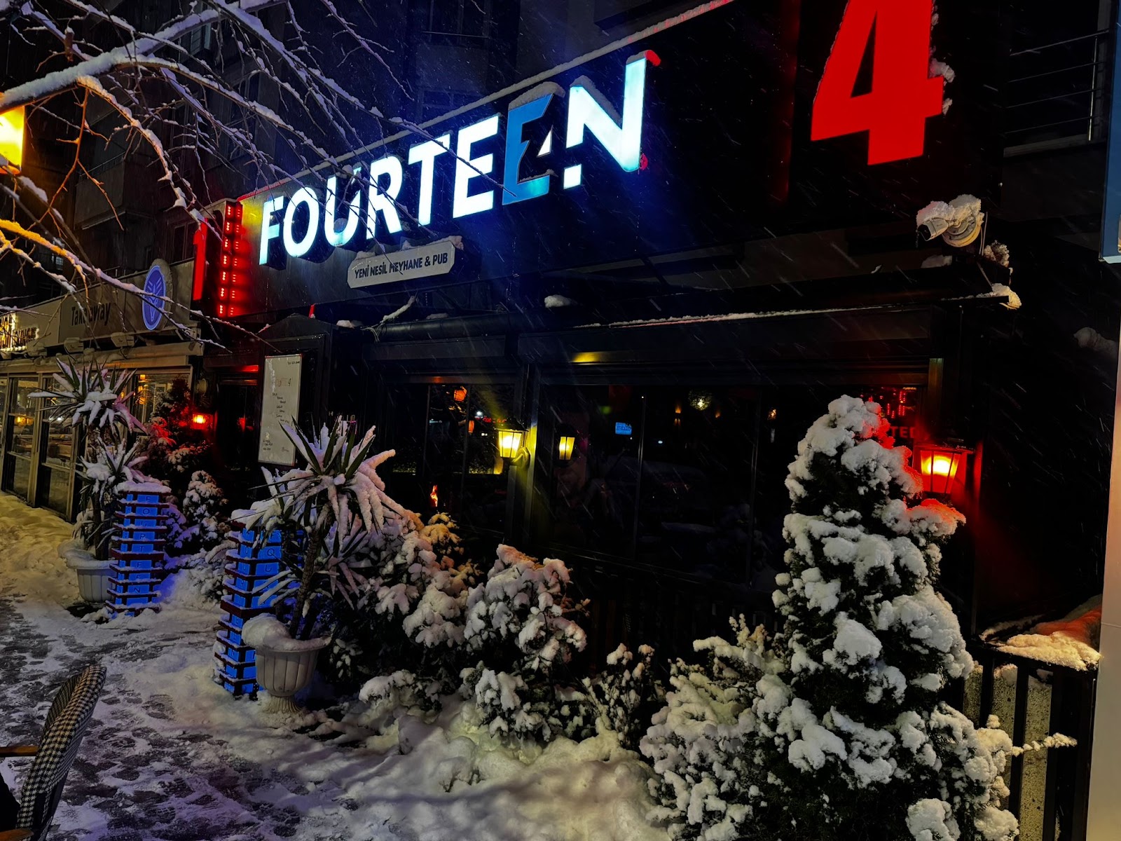 FOURTEEN YENİ NESİL MEYHANE PUB mekanı