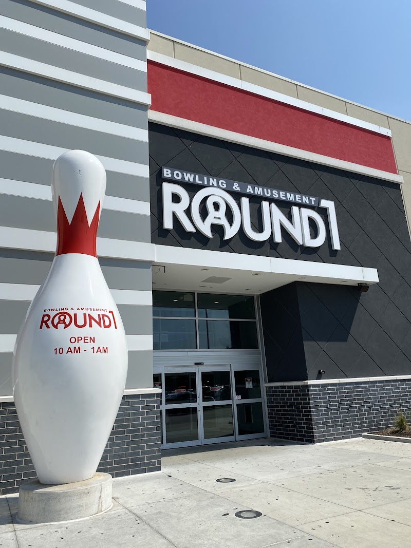 Round1 Bowling & Arcade North Riverside Park Mall photo 4