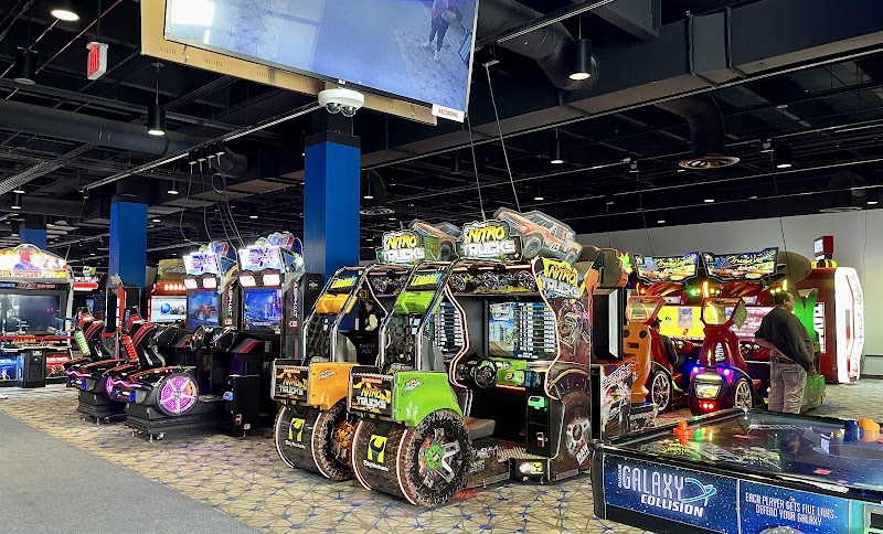 Round1 Bowling & Arcade North Riverside Park Mall — Amusement Center in North Riverside