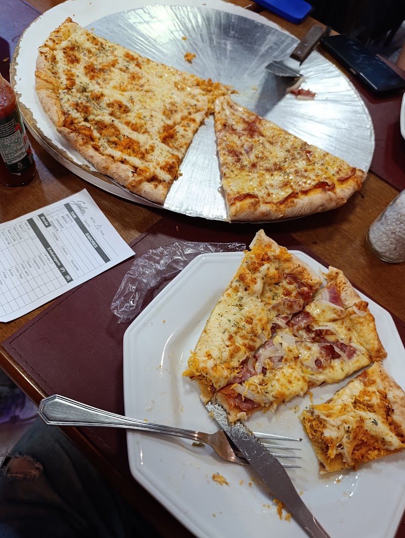Foto de Gullas Pizzaria e Rotisseria