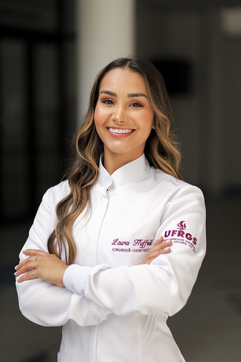 Dra. Laura Huffell | Cirurgiã-dentista