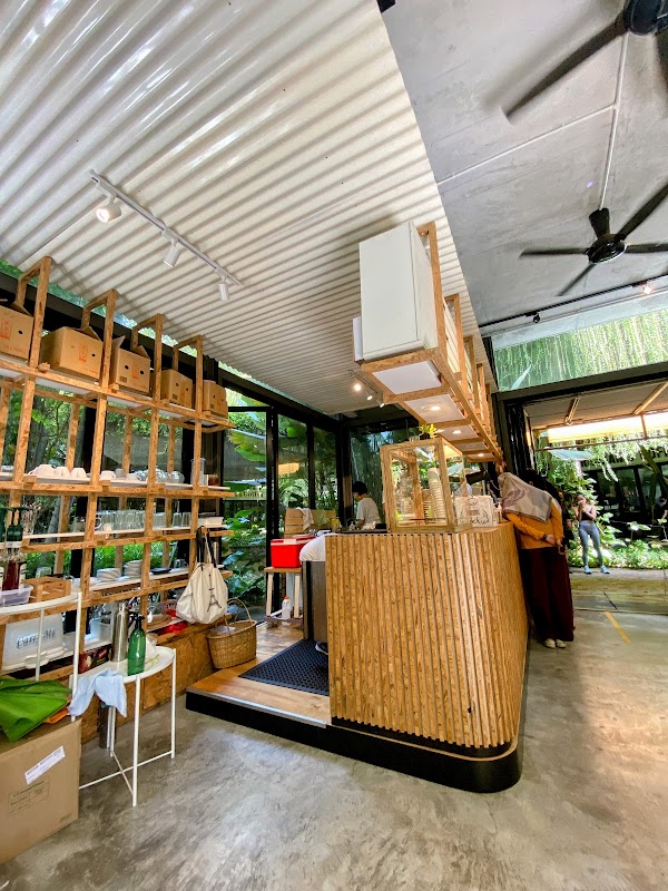 The Botanist - Photo 1