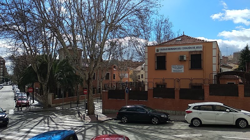 College Reign Of The Sacred Heart