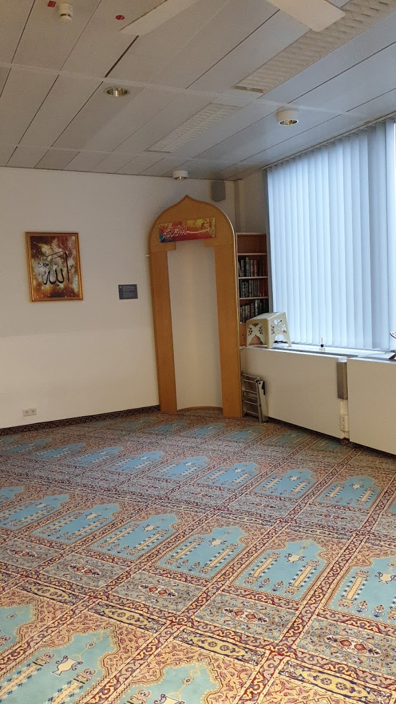Muslim Prayer room مصلى للمسلمين بالطابق الثالث photo 2