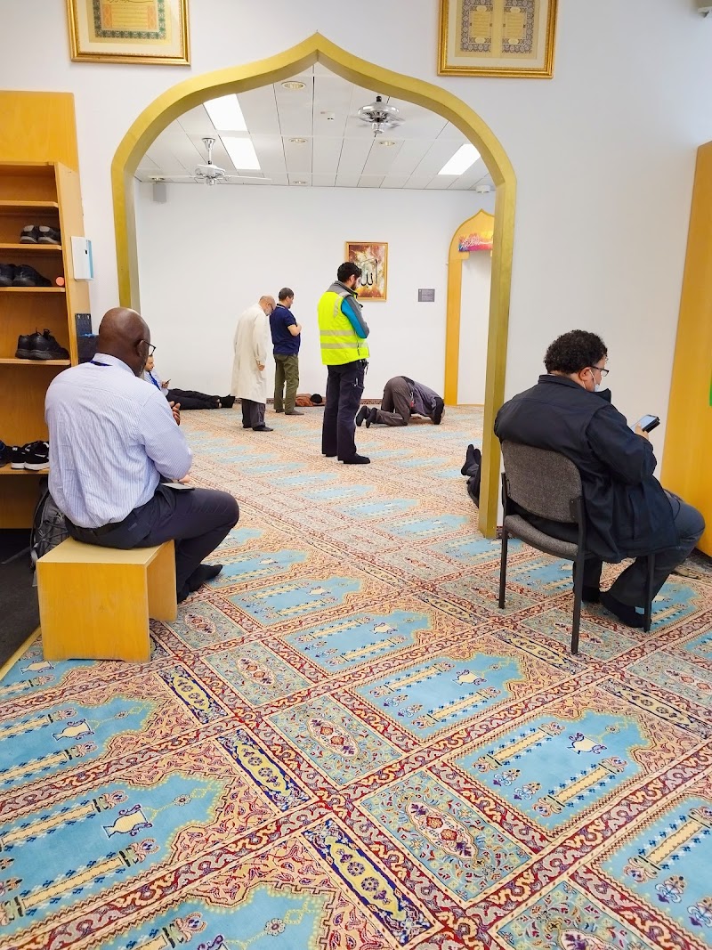 Muslim Prayer room مصلى للمسلمين بالطابق الثالث photo 1
