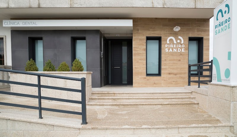 Clínica Dental Piñeiro Sande photo 1