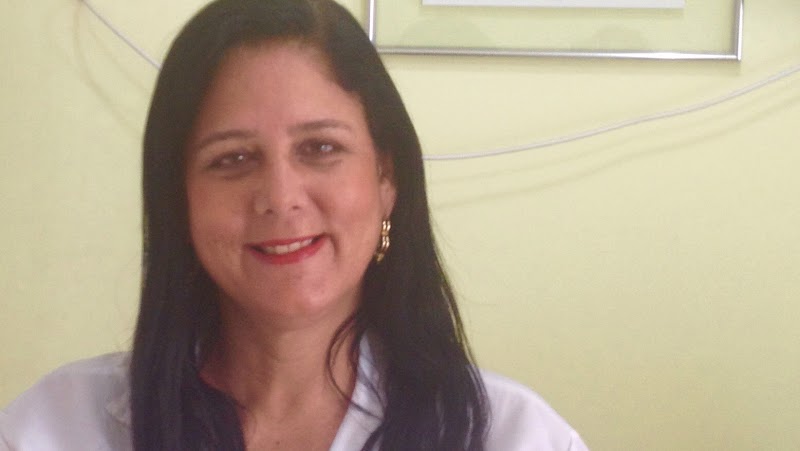 Dra. Roberta Carneiro Leão