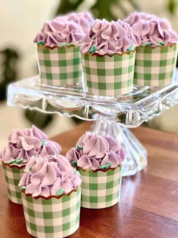 Louise C. Bakes photo 5