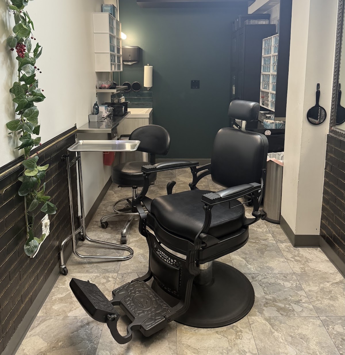 Dermal Decor Piercing — tattoo studio near Sandy