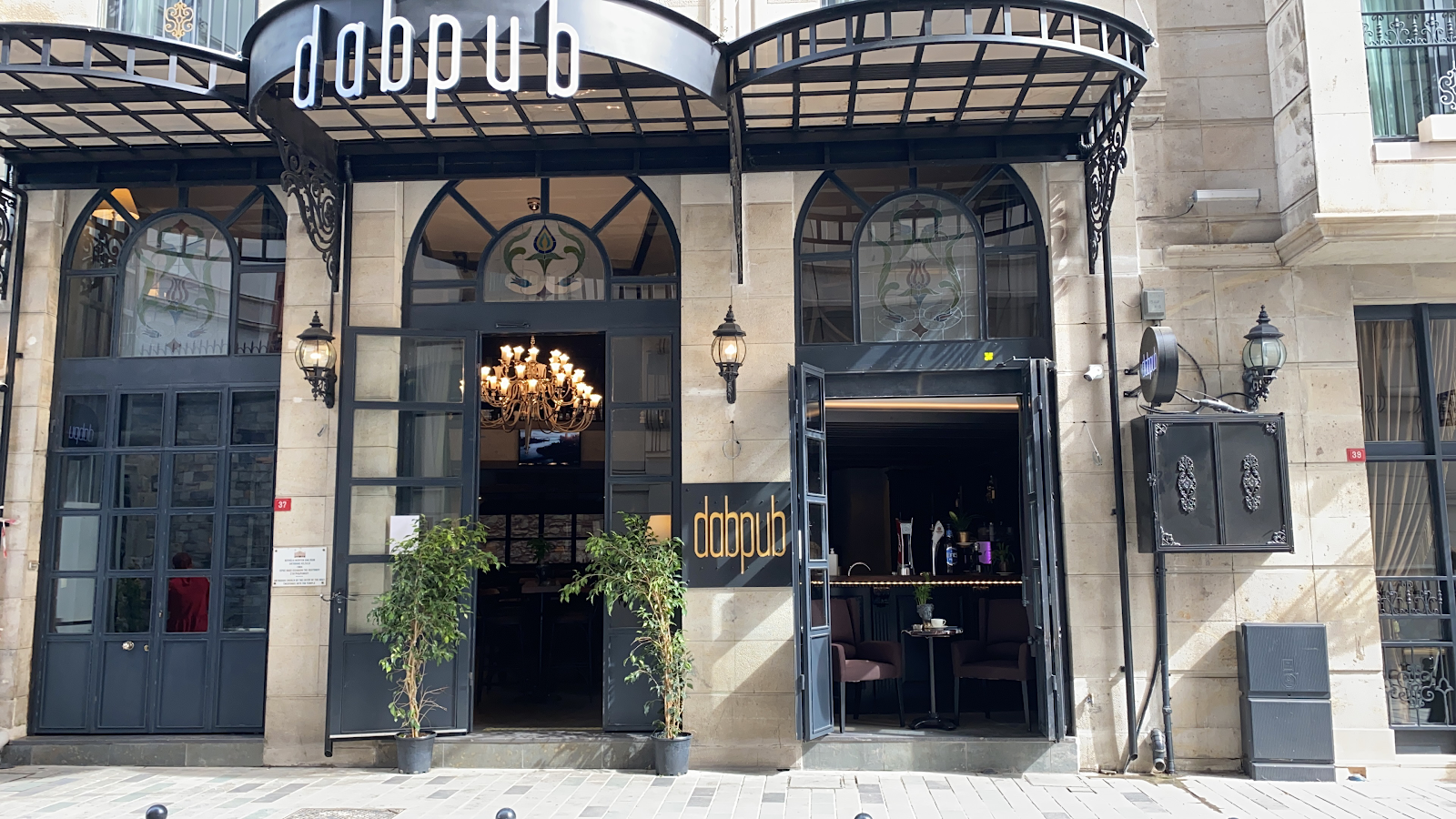 Dab Pub Pera mekanı