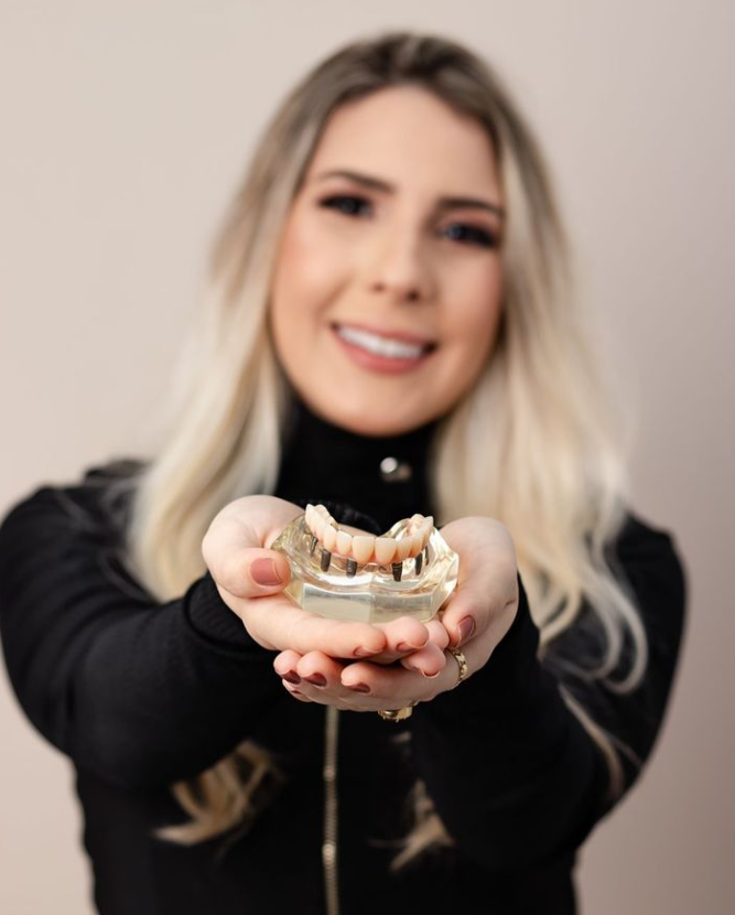 Dra. Daniela Barbosa | Implantes Dentários | Salvador | Clinica Odontológica - foto 3