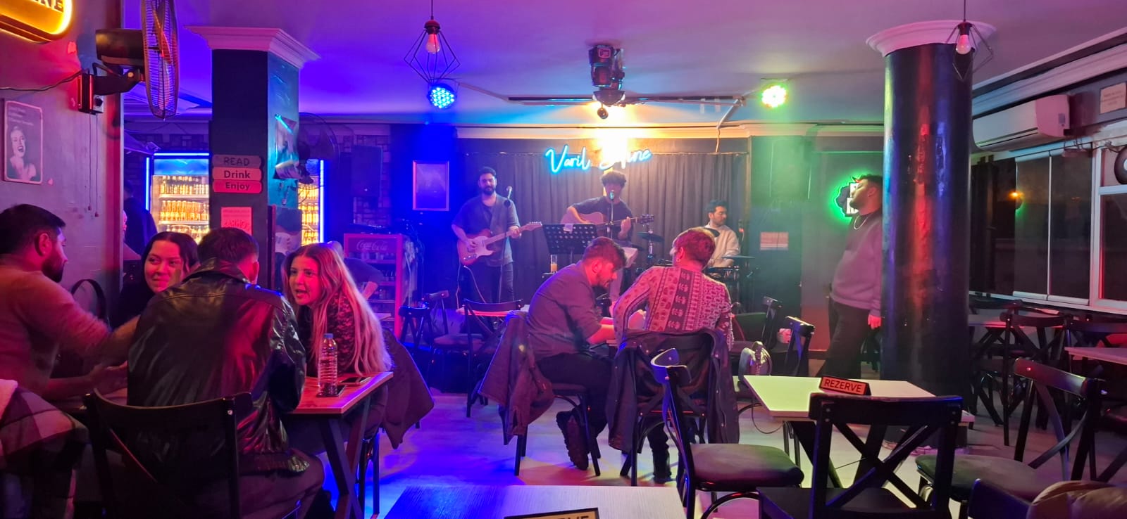 Varil Bistro Bar mekanı